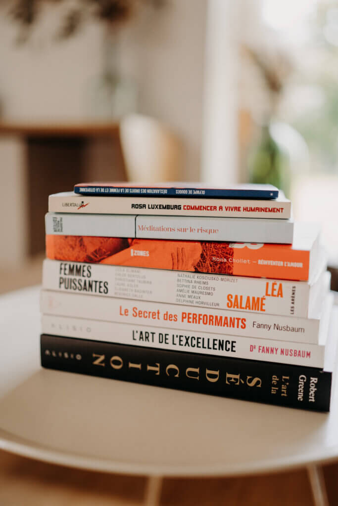 Pile de livres sur la performance, la réussite